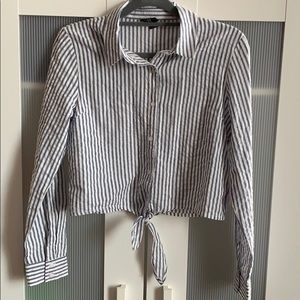 Light blue and white Seer sucker crop button down